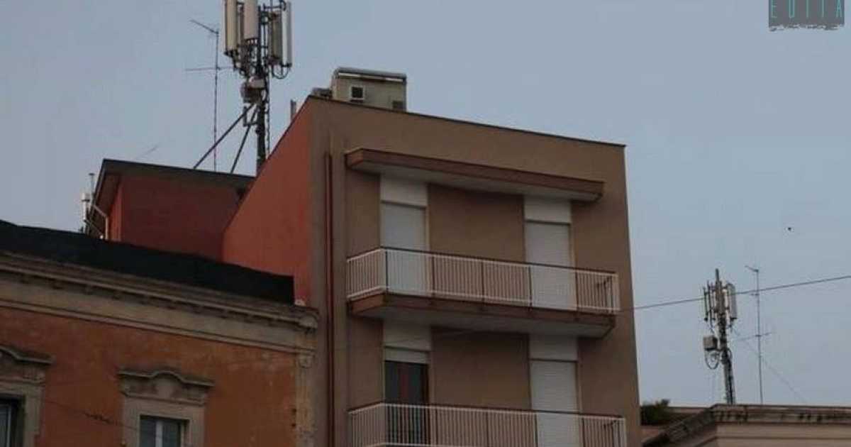 L'affare antenne telefoniche: se le installi sul tuo terrazzo ti pagano migliaia di euro